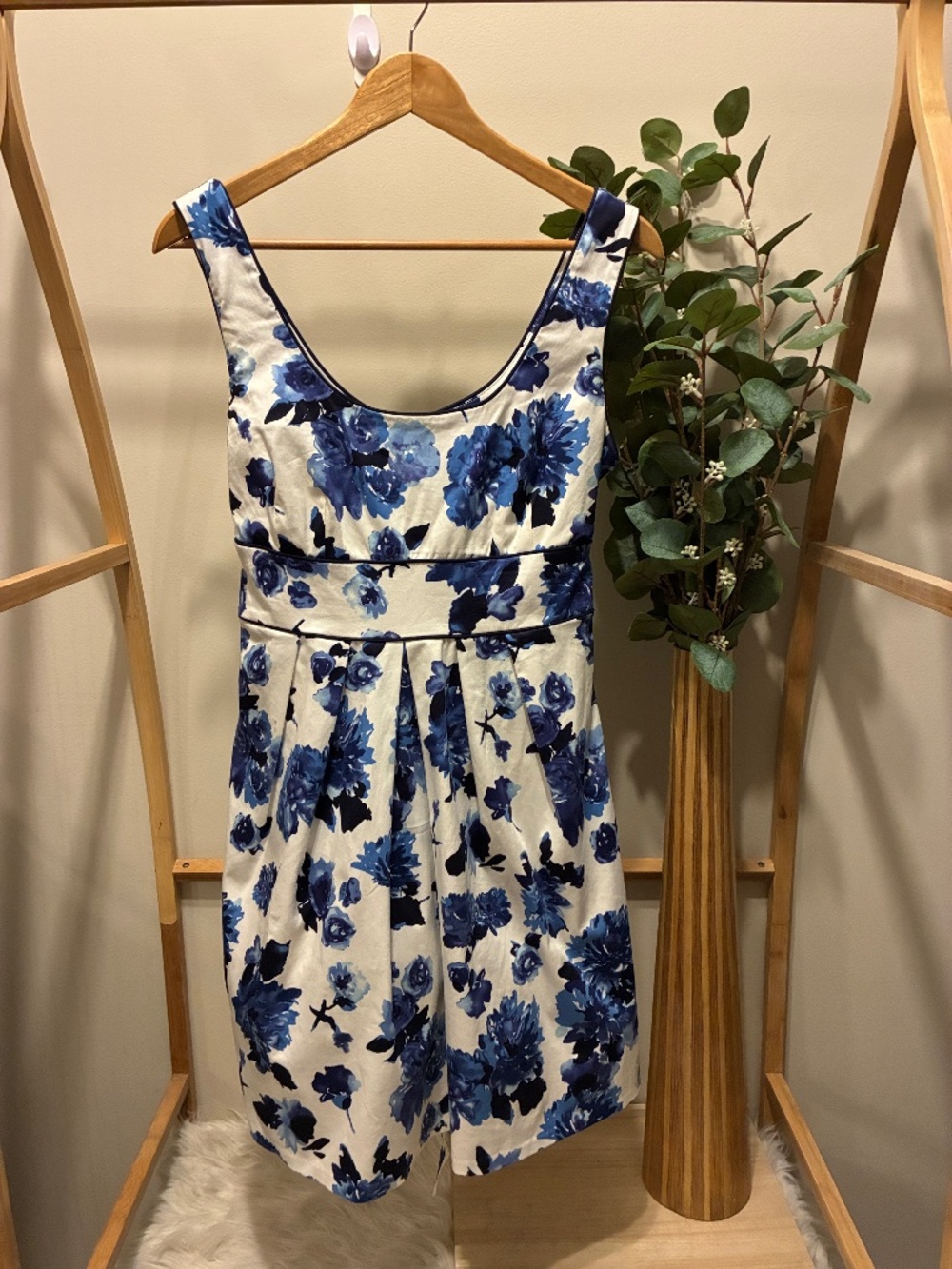 Oasis Blue and White Floral Scoop Neck Dress